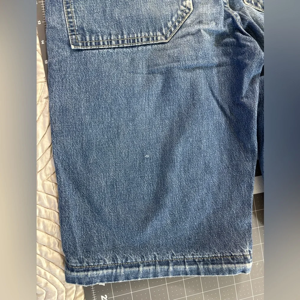 Levis reposhing this